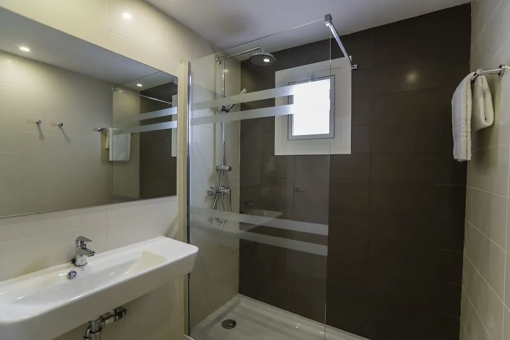 Aparthotel Holiday Center Santa Ponsa 3*,  Spagna